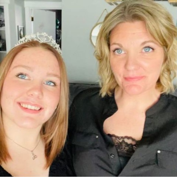 Meet your Posher, Maegan - Picture 1 of 2